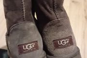 ladies boots UGG. Size 6.5 brown