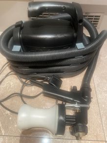 Spray tan machine
