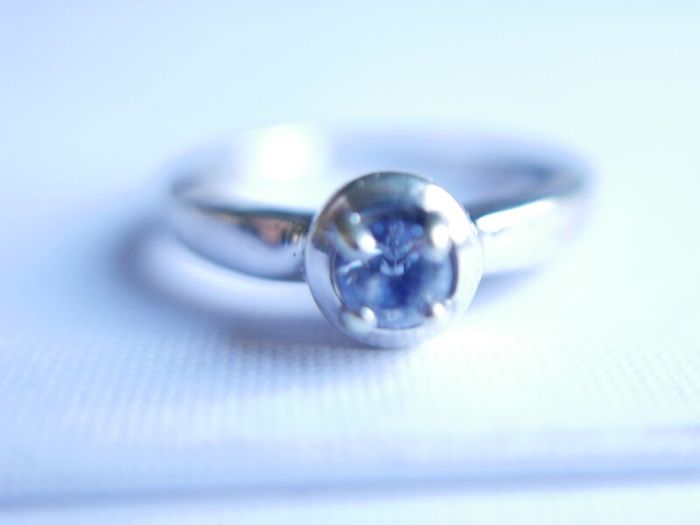 Vintage 9ct White Gold 375 & Blue Sapphire Stacker Ring 2,78g size N