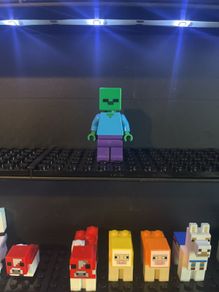 Lego Minecraft zombie