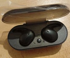 Ear Pods (( Brand New))