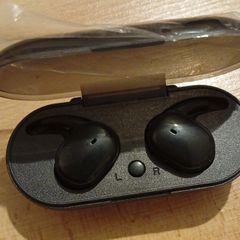 Ear Pods (( Brand New))