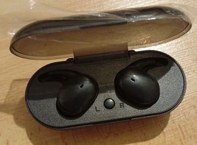 Ear Pods (( Brand New))