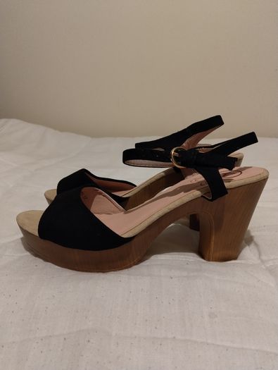 Kylie Crazy Shoes Sandals