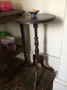 Circular top wooden table for plant / bowl, etc.