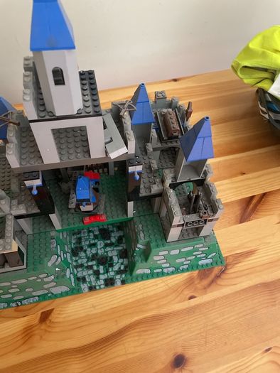 Lego King Leo's Castle