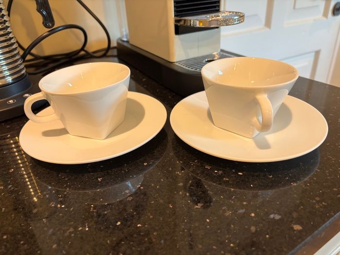 Nespresso espresso machine, milk frother and cups