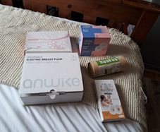 breastfeeding bundle. Breast pump