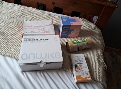 breastfeeding bundle. Breast pump