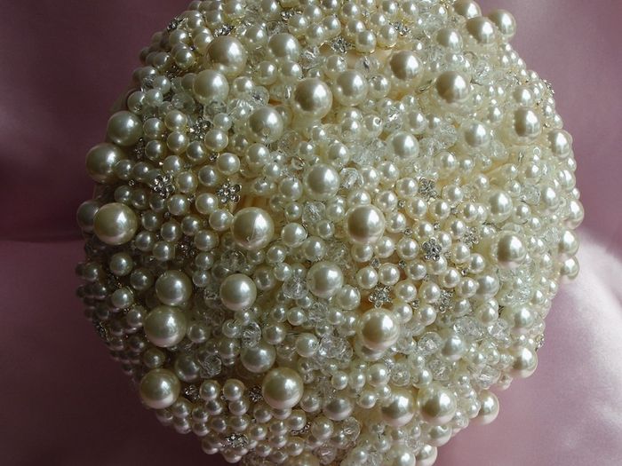 Custom made luxury pearls  bouquet handmade crystal ivory brooch
