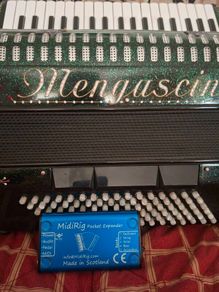 Midi pocket expander for accordion