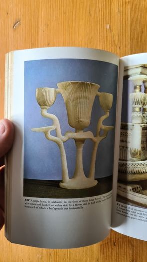 Tutankhamen. Penguin Book. VINTAGE FIRST EDITION 1965. Paperback In Good Condition.
