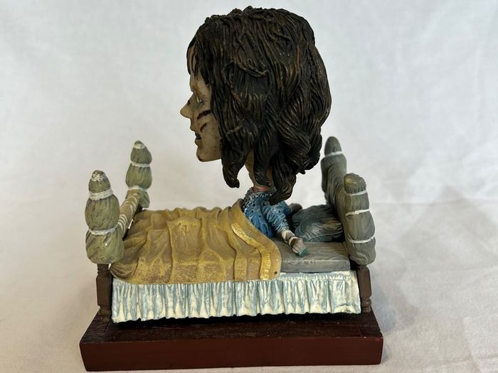 The Exorcist Regan Head Knocker - Bed Scene - NECA Horror Figure - Spinning Head