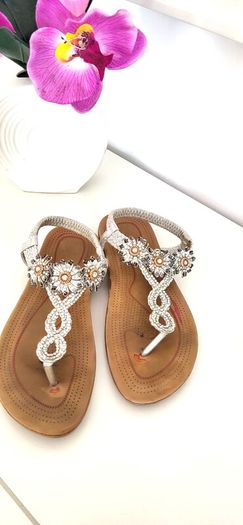 Unsigned silver embellished sandals with cushioned soles Sz 40 (Fit 6.5 - 7 UK)