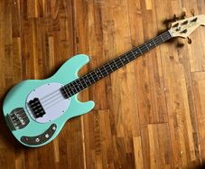 J&D Stingray Style bass