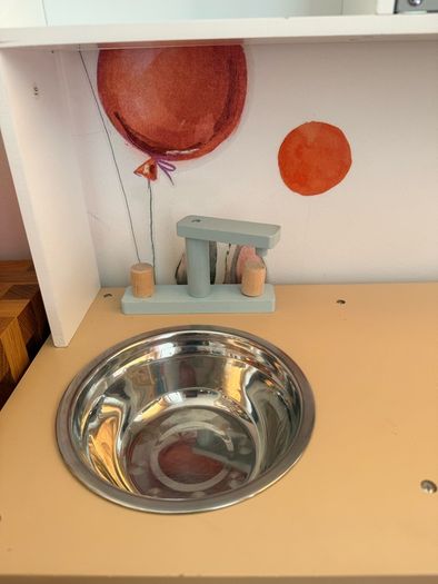Wooden kids kitchen plus accessories - mint condition