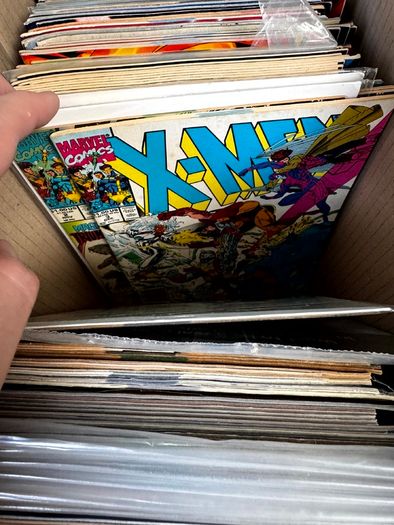 Marvel & DC Long Comic Box w 300 comics for Sale