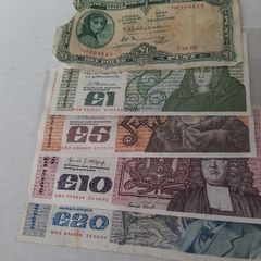 Bundle old irish bank notes
