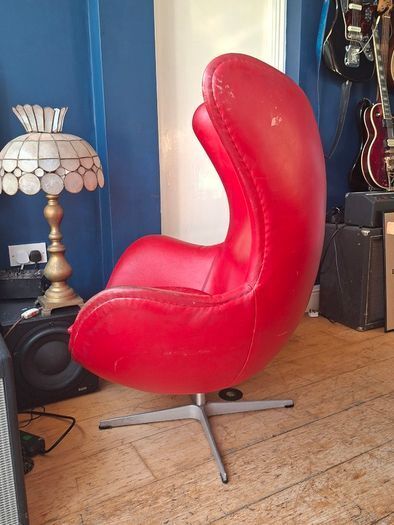 Arne Jacobsen replica egg chair in red
