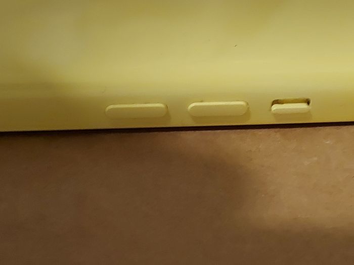 Apple Iphone 5c, Yellow, 16GB, works perfect, some screen damage, but touchscreen works fine