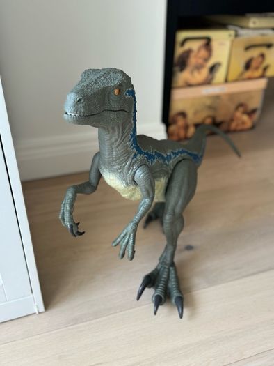 Jurassic World Large Dinosaur Toy, Super Colossal Velociraptor Blue Action Figure 3.5 Feet Long with Eating Feature
