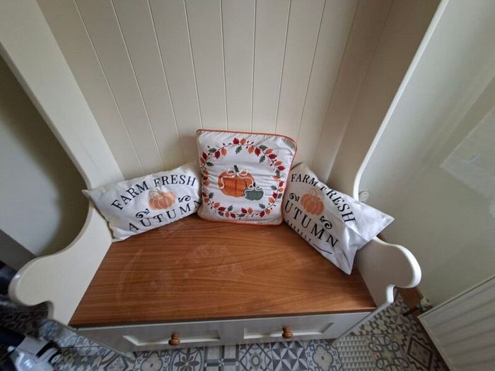 Beautifull Hallway  Dresser