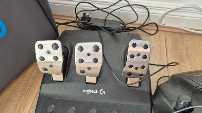 Logitech G920 Driving Force Racing Wheel and Pedals