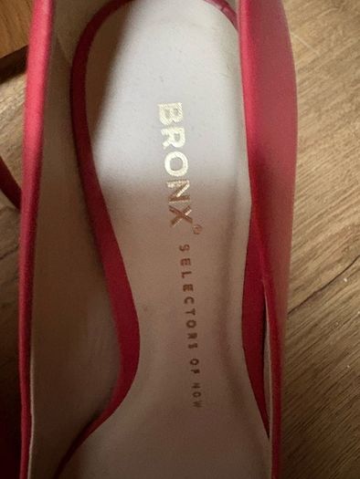 Bronx Buffalo new heels