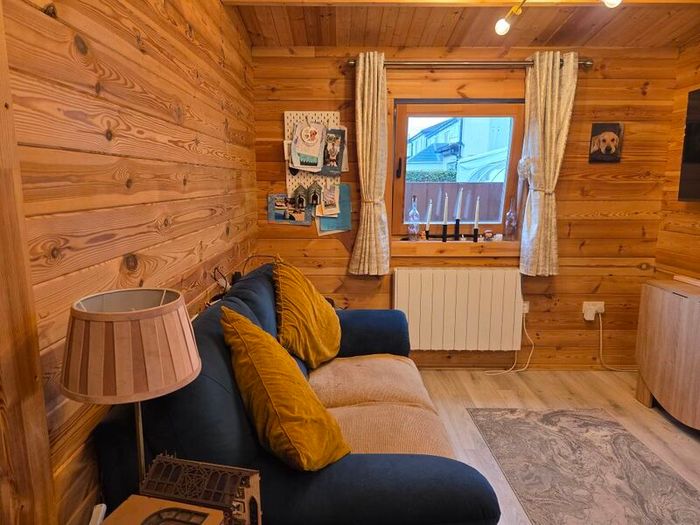 One Bed Log Cabin