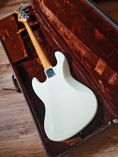 Vintage 1966 Fender Jazz Bass