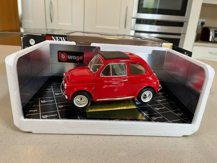 Fiat 500 L 1/18-1/16 Burago