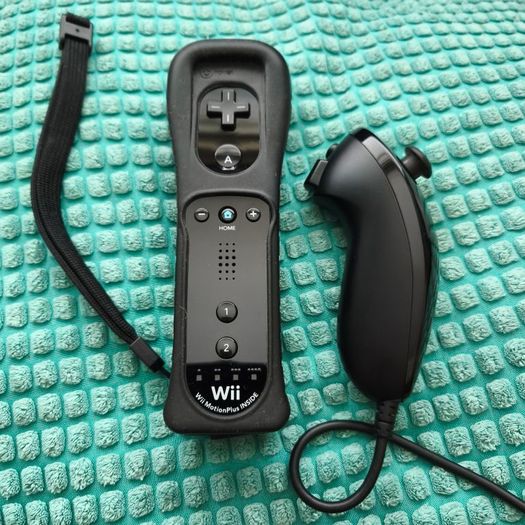 Official Nintendo Wii Motion Plus Controller & Nunchuk.
