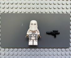 lego Star Wars sw1178 Snowtrooper minifigure- Female, Printed Legs, Dark Tan Hands, Light Nougat Head, Angry Smile