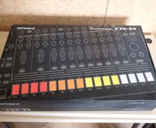 Roland TR-8