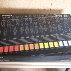 Roland TR-8