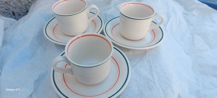 Arklow brendan erin stone design 3 x cups and Saucers,vintage collectors items ,buyer collects or pays postage thank you, see pictures for condition, sold as seen.