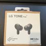 LG UT90Q earphones Image 7