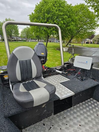 Boat "Lund 16ft Predator fishing boat with Livescope LVS32"