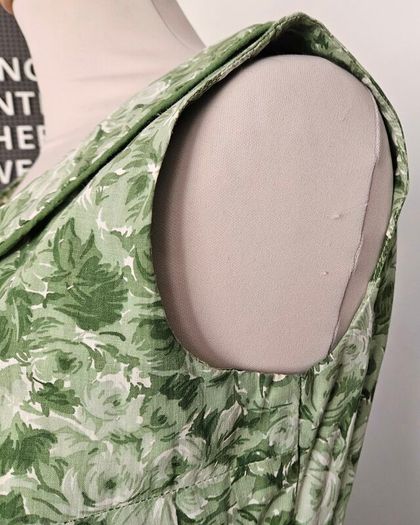 Vintage 1950s 1960s green floral cotton tea dress handmade feminine summer S 8 10