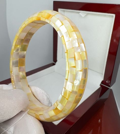 Perl bracelet Golden Glow: South Sea Colour Mother of Pearl Bangle