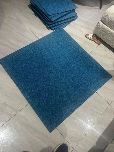 carpet tiles 20inches wide and long 150 of them