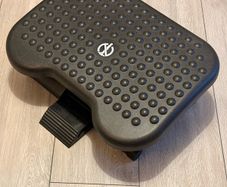 Under desk foot rest