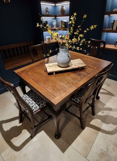 Stunning Extendable Table & 4 Chairs