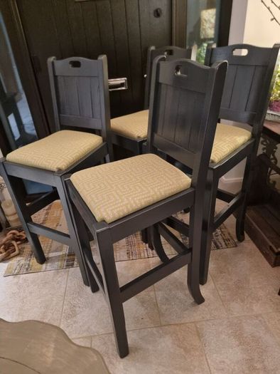 Beautiful Kitchen Island Stools x 4