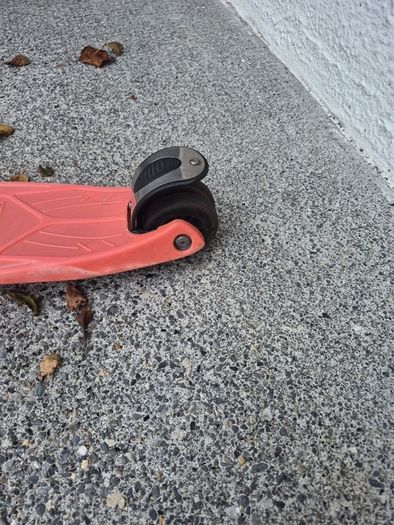 Micro Maxi 3 wheeled kids scooter plus scooter sleeve