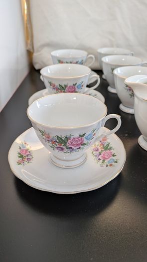 Vintage Yong Sheng / Nanjing Pagoda Chinese Floral Porcelain Tea Set