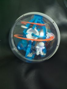 maze riddle ball - space
