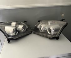 toyota avensis headlights