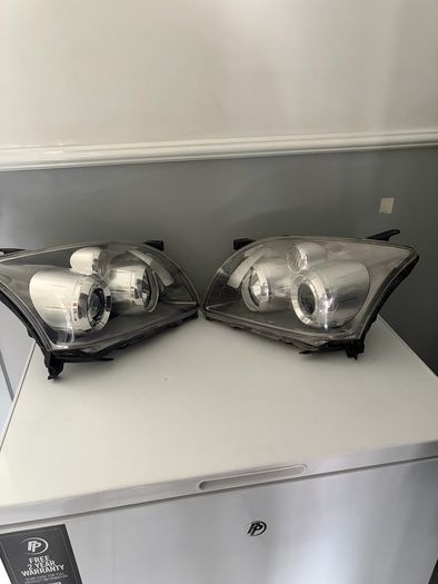 toyota avensis headlights