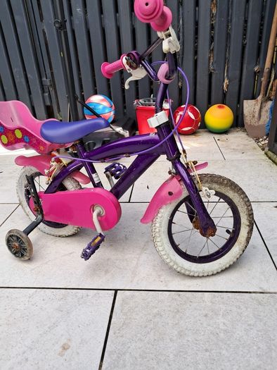 Girls bike & sand table
